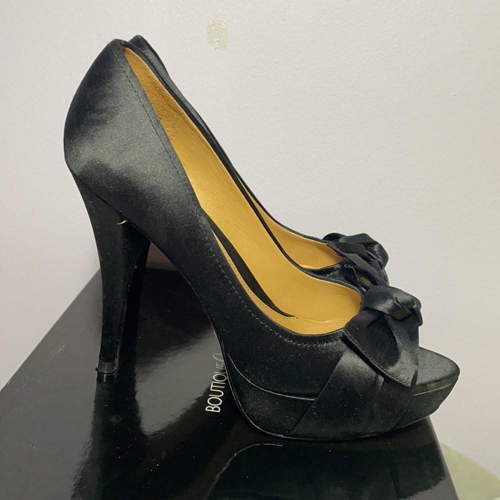Boutique 9 Black Platform Bow Peeptoe Heels Size 7.5 - Picture 2 of 5